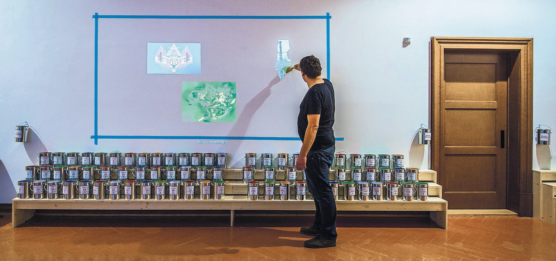 Eröffnung der Veranstaltung Fünfstern - offene Ateliers in der Ostschweiz. Bild von der Ausstellungssituation im Kickoff-Raum Galerie der Migros Klubschule